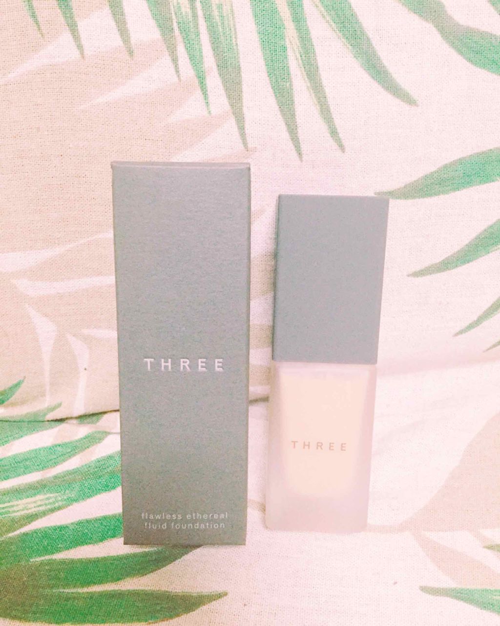 フローレスエシリアル フルイド ファンデーション/THREE/リキッドファンデーションを使ったクチコミ(1枚目)