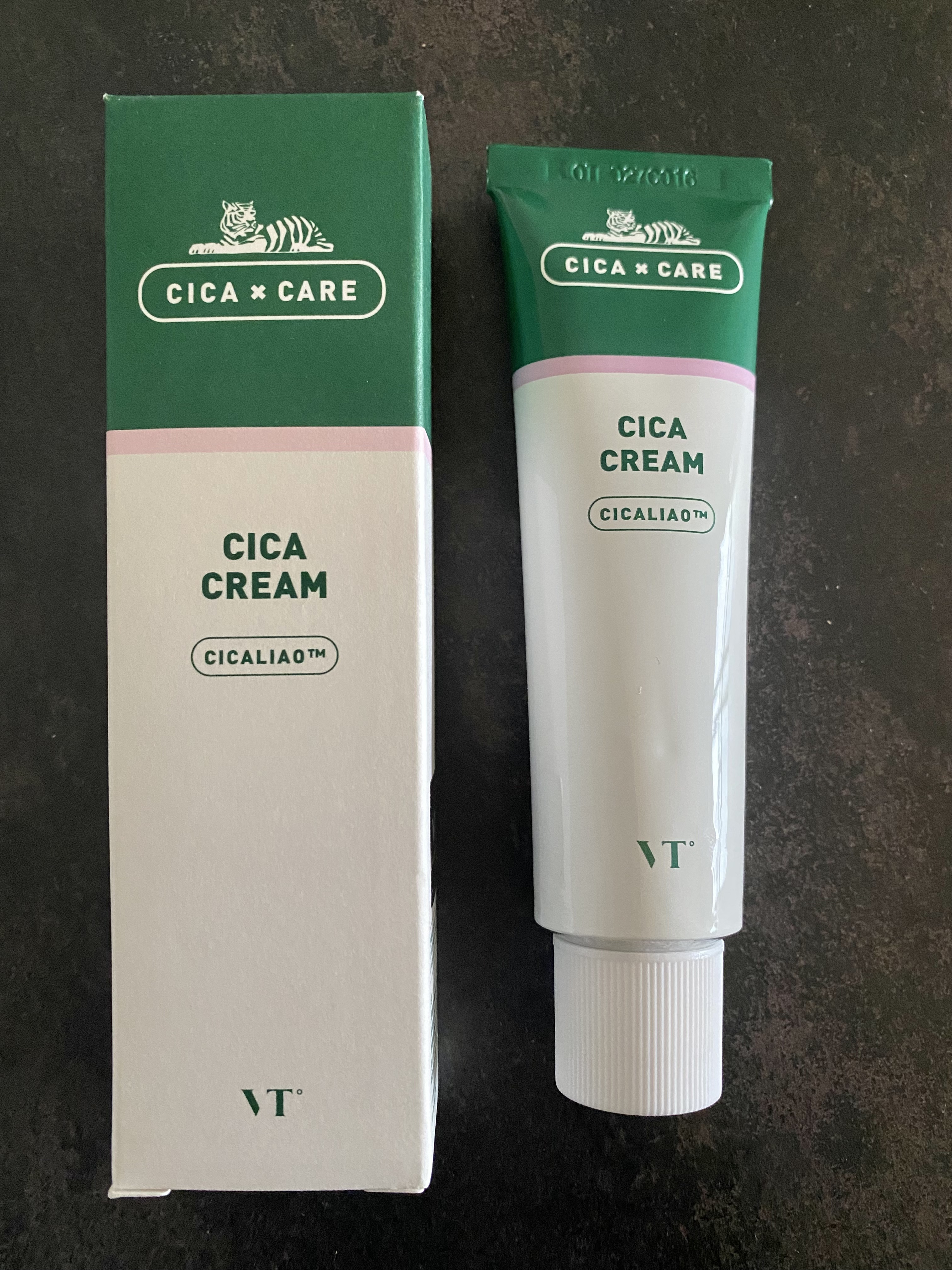 シカレチに初挑戦🎀
リードルショットを購入した際についてきたクリーム💐
保湿力良いです！！

VTCICA クリーム