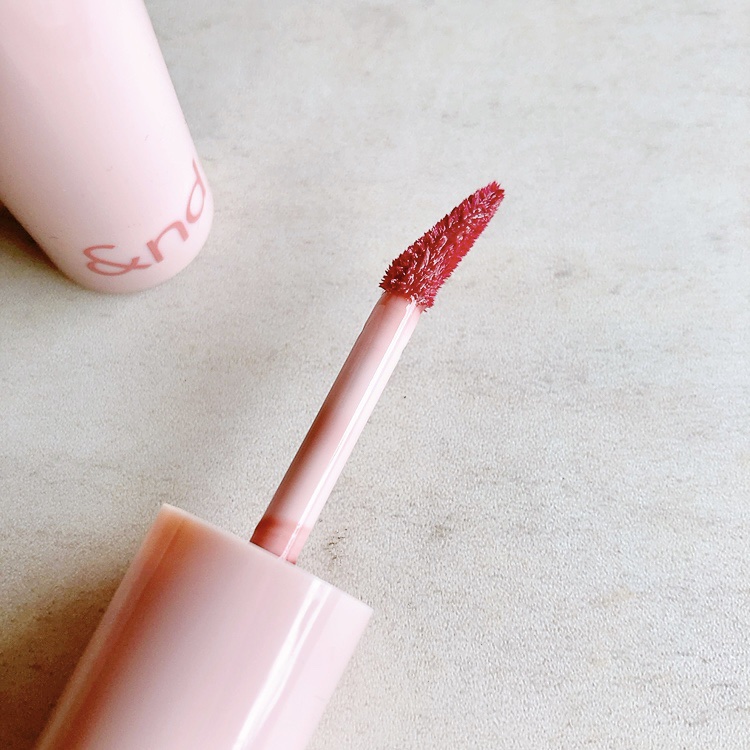 アンドバイロムアンド　グラッシーボムティント/&nd by rom&nd/リップティントを使ったクチコミ（2枚目）