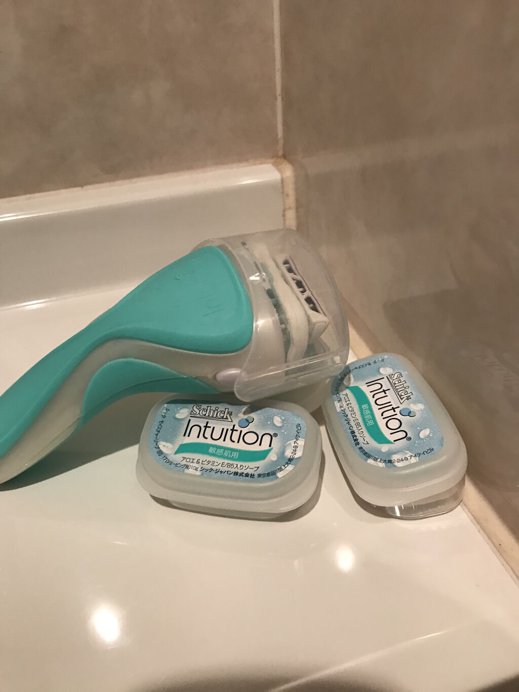 イントゥイション 敏感肌用 ホルダー （刃付き）＋替刃１コ/イントゥイション/シェーバーを使ったクチコミ（1枚目）