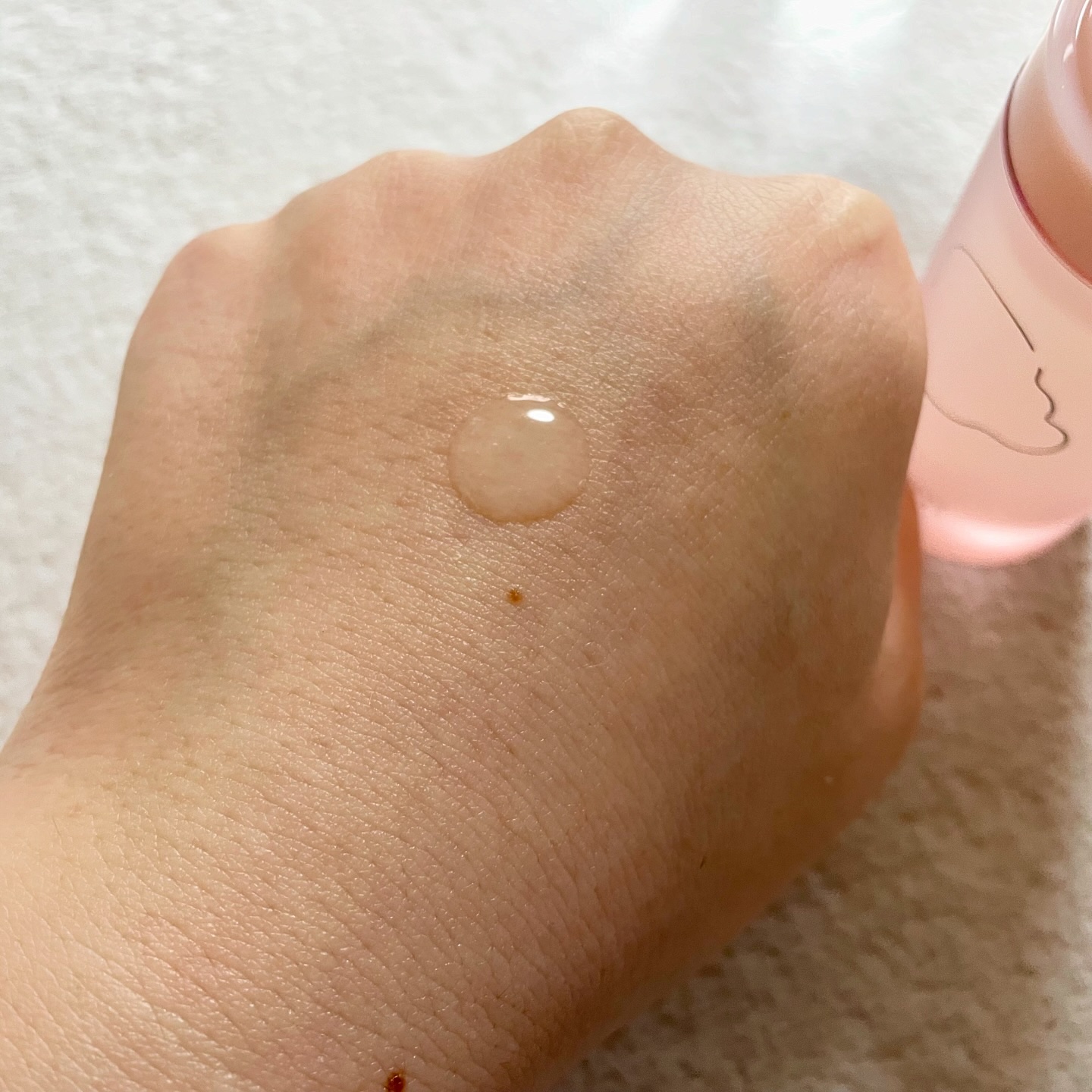 Saturday Wonders ヒアルローズセラムのクチコミ「ヒアルローズセラム

＼うるおい過ぎる超保湿ローズ美容液／
3種のヒアルロン酸※と、最高級ロー.....」（2枚目）