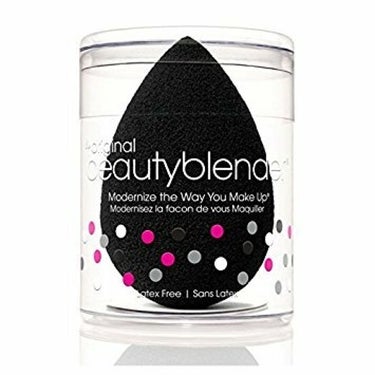 Beautyblender pro

セリアに売っているパフを買って利用してみましたが、やはりファンデーションを吸い込んでしまいました…。
でも、元々肌がきれいな方はセリアのパフで十分かと思います！

