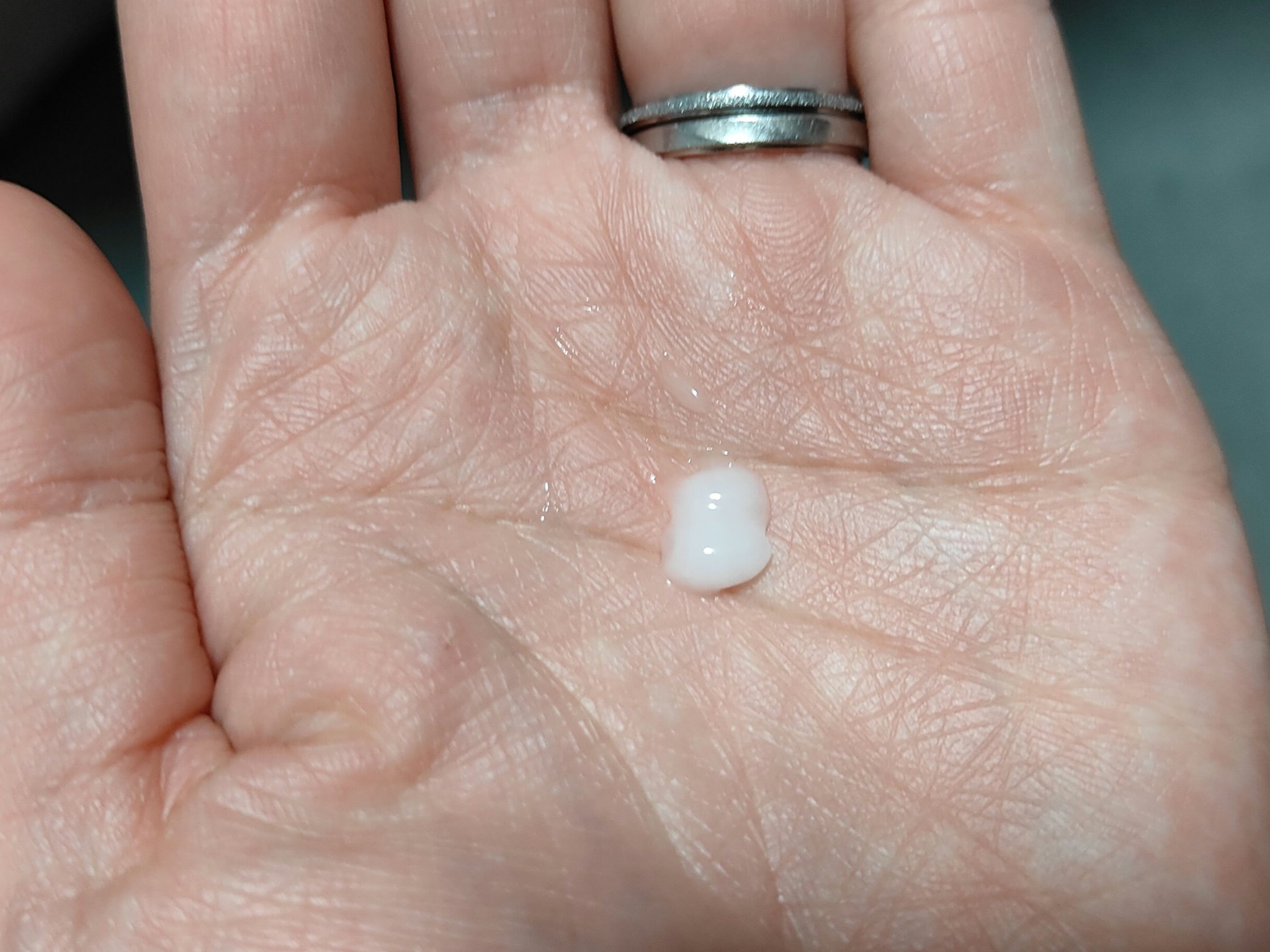 乾燥さん　薬用しっとり化粧液【医薬部外品】/乾燥さん/オールインワン化粧品を使ったクチコミ（3枚目）