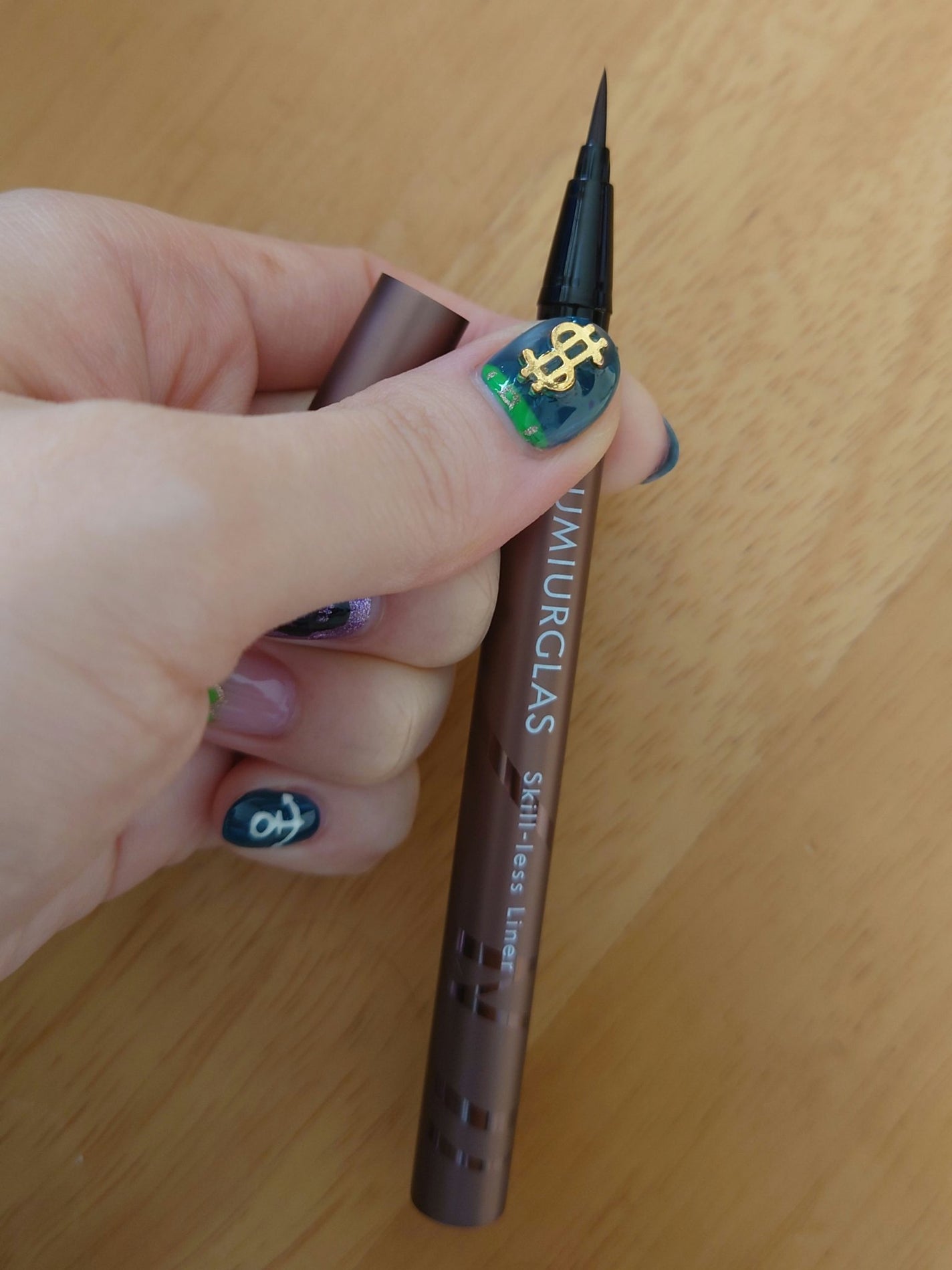 スキルレスライナー/LUMIURGLAS/リキッドアイライナーを使ったクチコミ(2枚目)