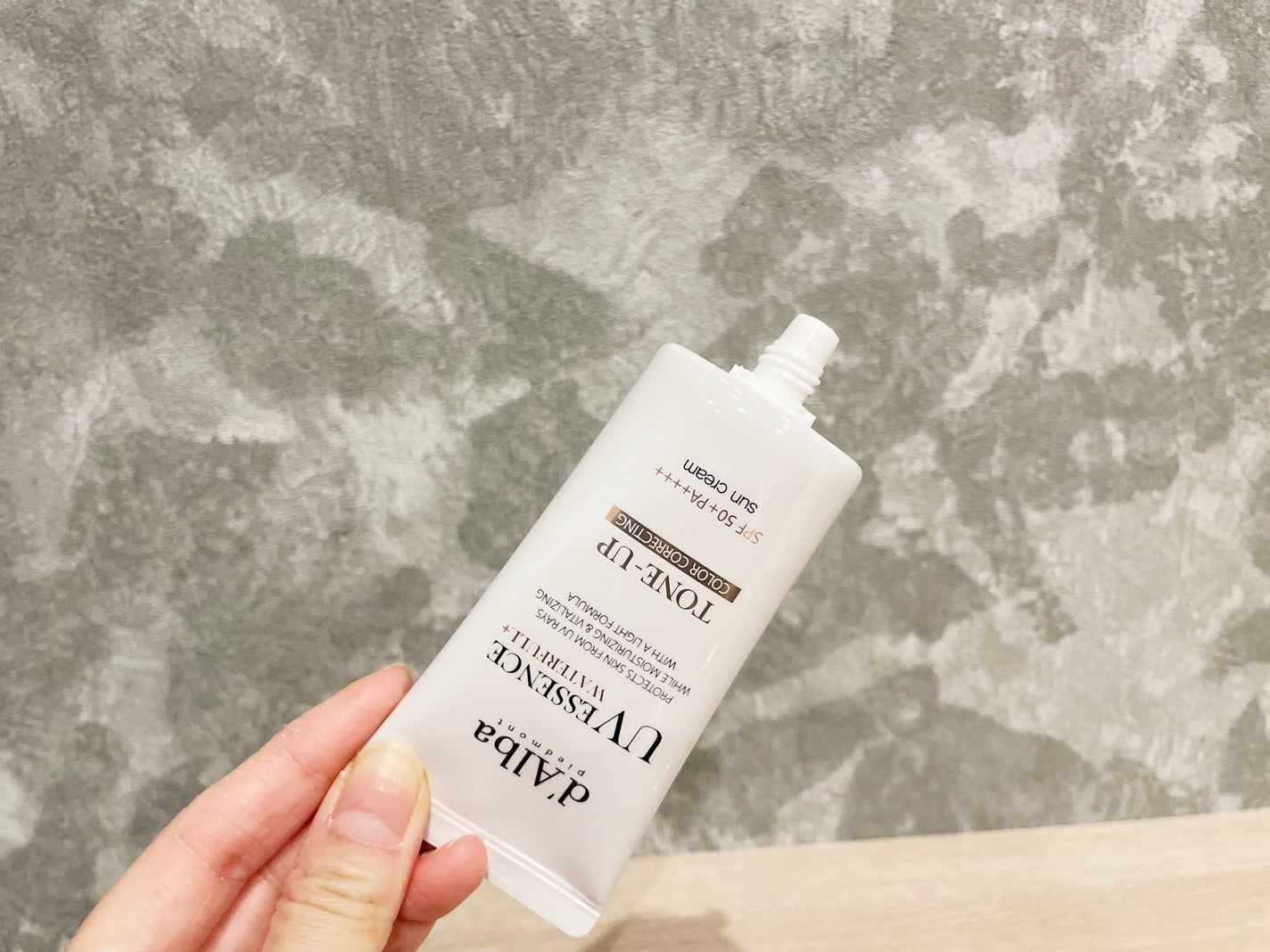 ウォータフルトーンアップサンクリーム/ダルバ/日焼け止めクリームを使ったクチコミ(2枚目)