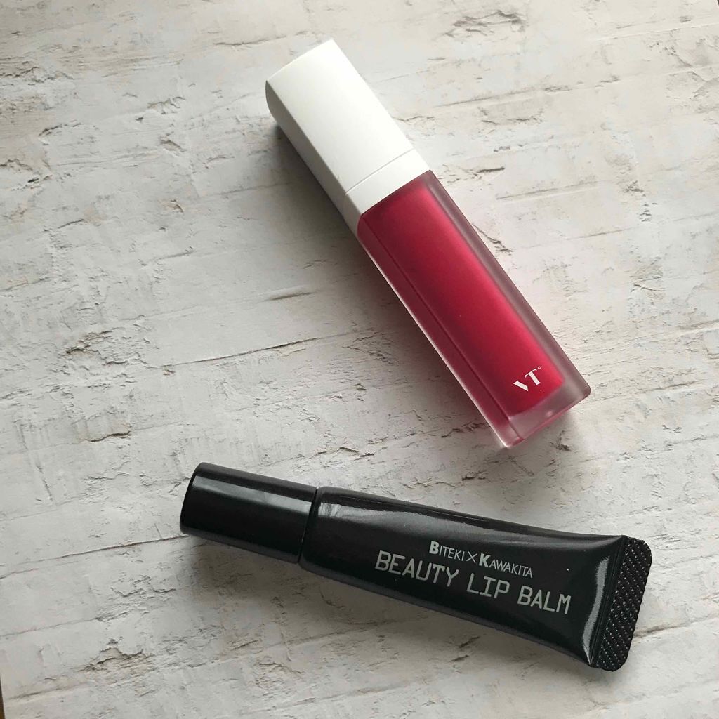 載せ直しです🙇
今日は寒くてVTのリップスティック単体だと唇がバキバキになりそうだったので、お気に入りの#河北リップバーム をグロスとして使用💋 
こちらのリップバームは単体でもふっくら唇にみせてくれて、グロスとして使用してもベタベタし