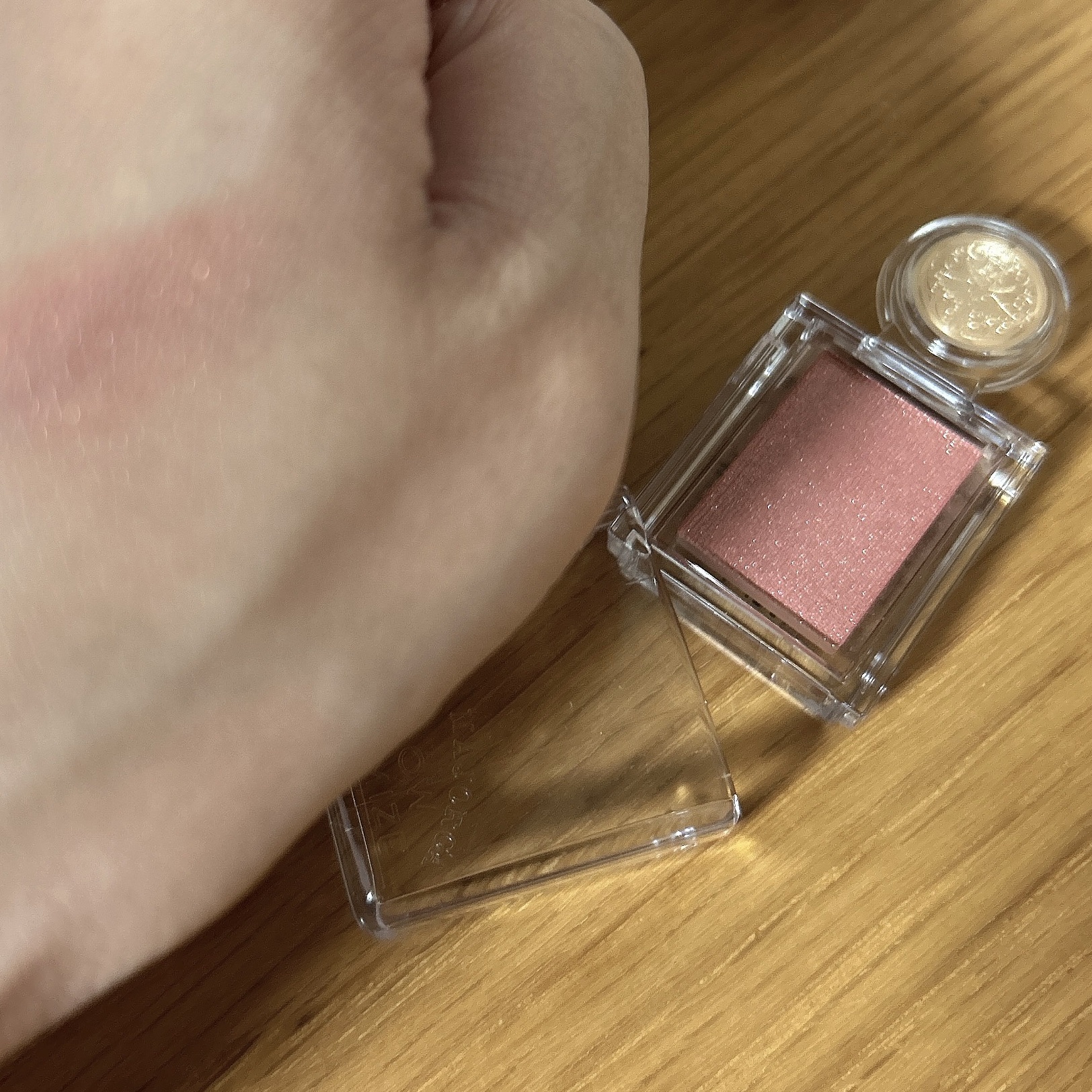 シャドーカスタマイズ/MAJOLICA MAJORCA/単色アイシャドウを使ったクチコミ（3枚目）