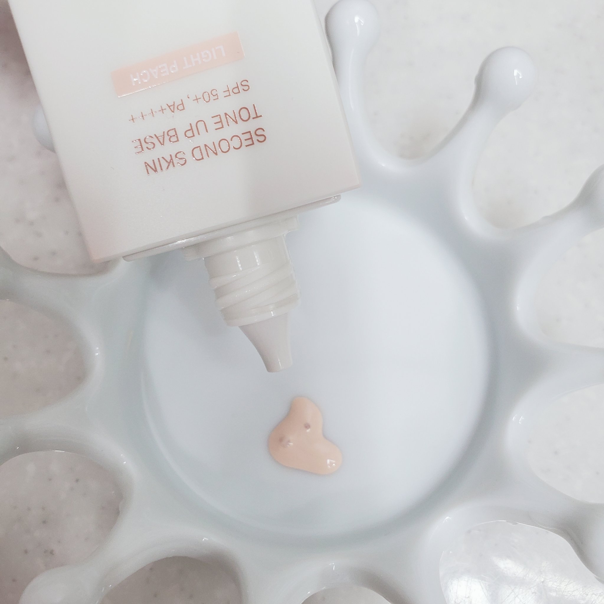 セカンドスキントーンアップベース ライトピーチ/hince/化粧下地を使ったクチコミ（2枚目）