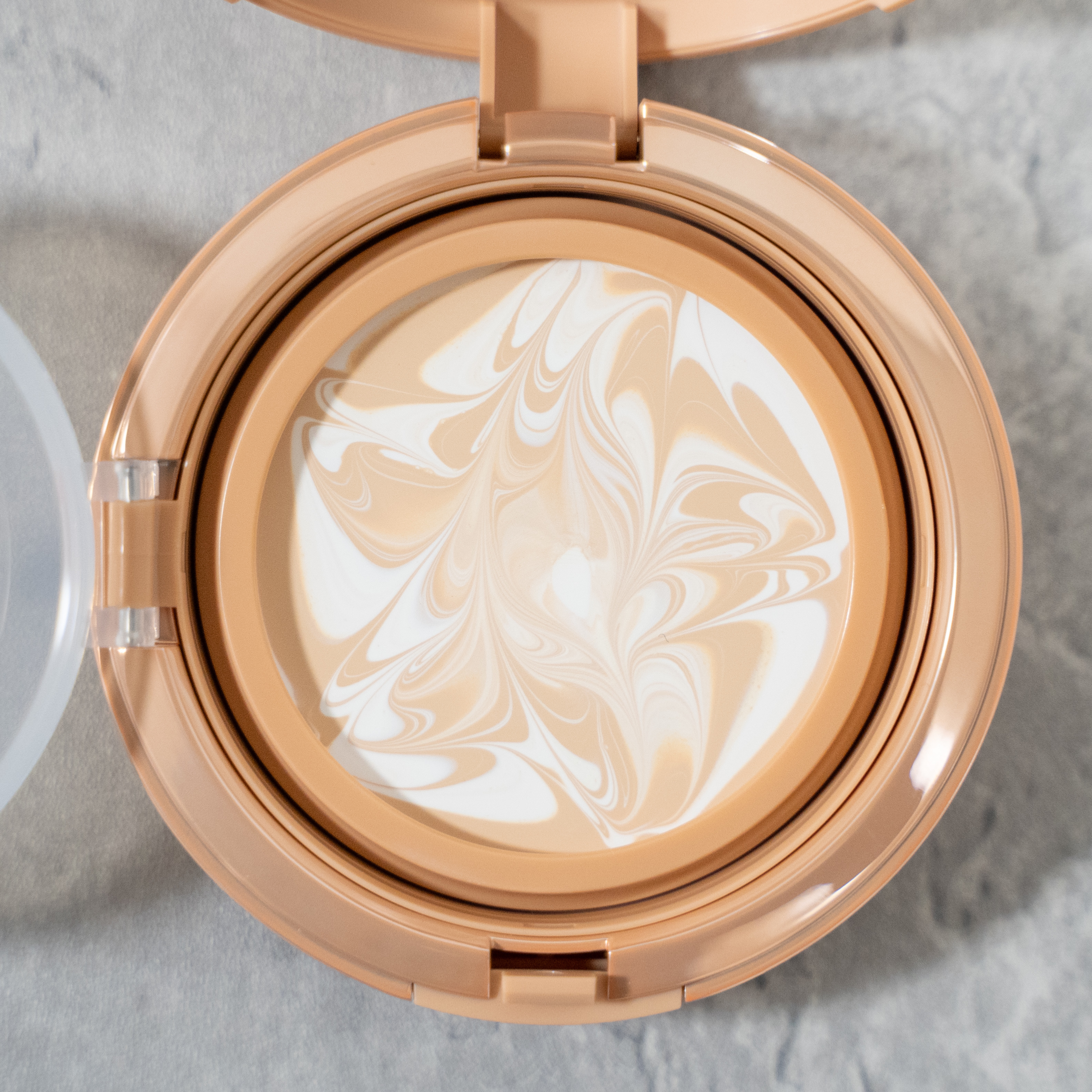 ジューシーパン スキンケアプライマー/A’pieu/化粧下地を使ったクチコミ（3枚目）