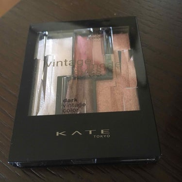 
上品なラメとカラーで大人っぽいおめめに！✨👀

KATE
ヴィンテージモードアイズ（RD）
1200円（税抜）

茶色以外ラメがいっぱい入っています
でもギラギラ💥ではなくキラキラ✨って感じです！

