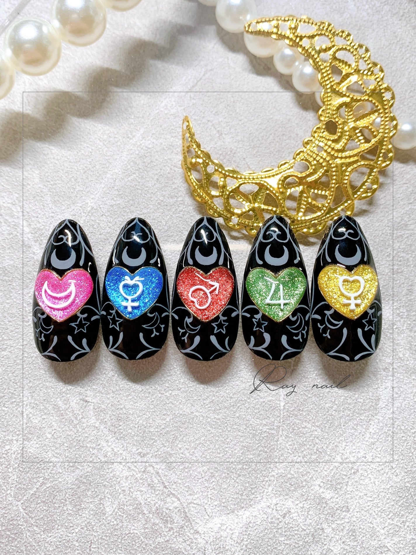 mizuki꙳ネイリスト on LIPS 「美少女戦士🌙イメージネイル🩷やり方はこちら👇https://l..」(1枚目)