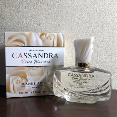 ジャンヌ・アルテス カッサンドラ ホワイトローズ オードパルファムのクチコミ「香水レビュー✨

JEANNE ARTHES
Cassandra Roses Blanches.....」（2枚目）