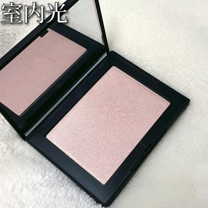 マットラディアンス ベイクドパウダー ハイライト01/ローラ メルシエ/パウダーハイライトを使ったクチコミ(4枚目)