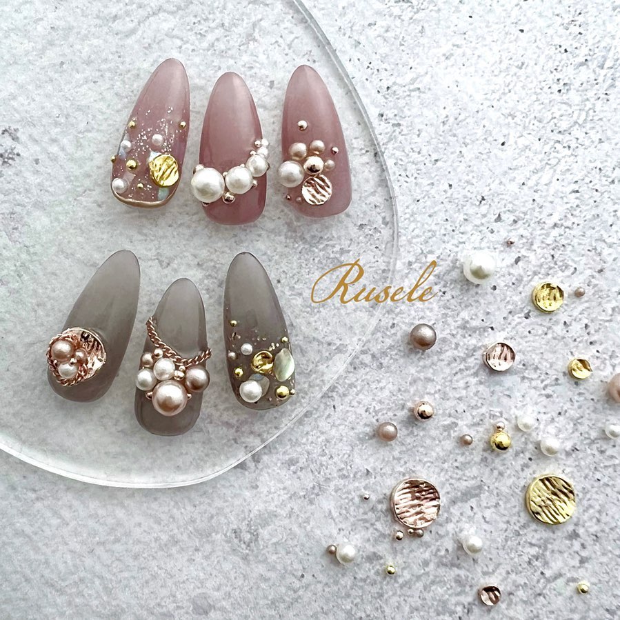 #パールネイル,#秋ネイル,#プレートネイル,#ブリオンネイル,#ネイル,#シェルネイル,#グリッターネイル,#ラメネイル,#スタッズネイル,#女子ネイル,#モードネイル,#トレンドネイル,#セルフネイル,#クリスマスネイル,#色っぽネイル,#オフィスネイルのネイルデザイン