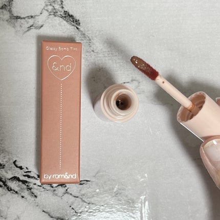 アンドバイロムアンド グラッシーボムティント/&nd by rom&nd/リップティントを使ったクチコミ(2枚目)