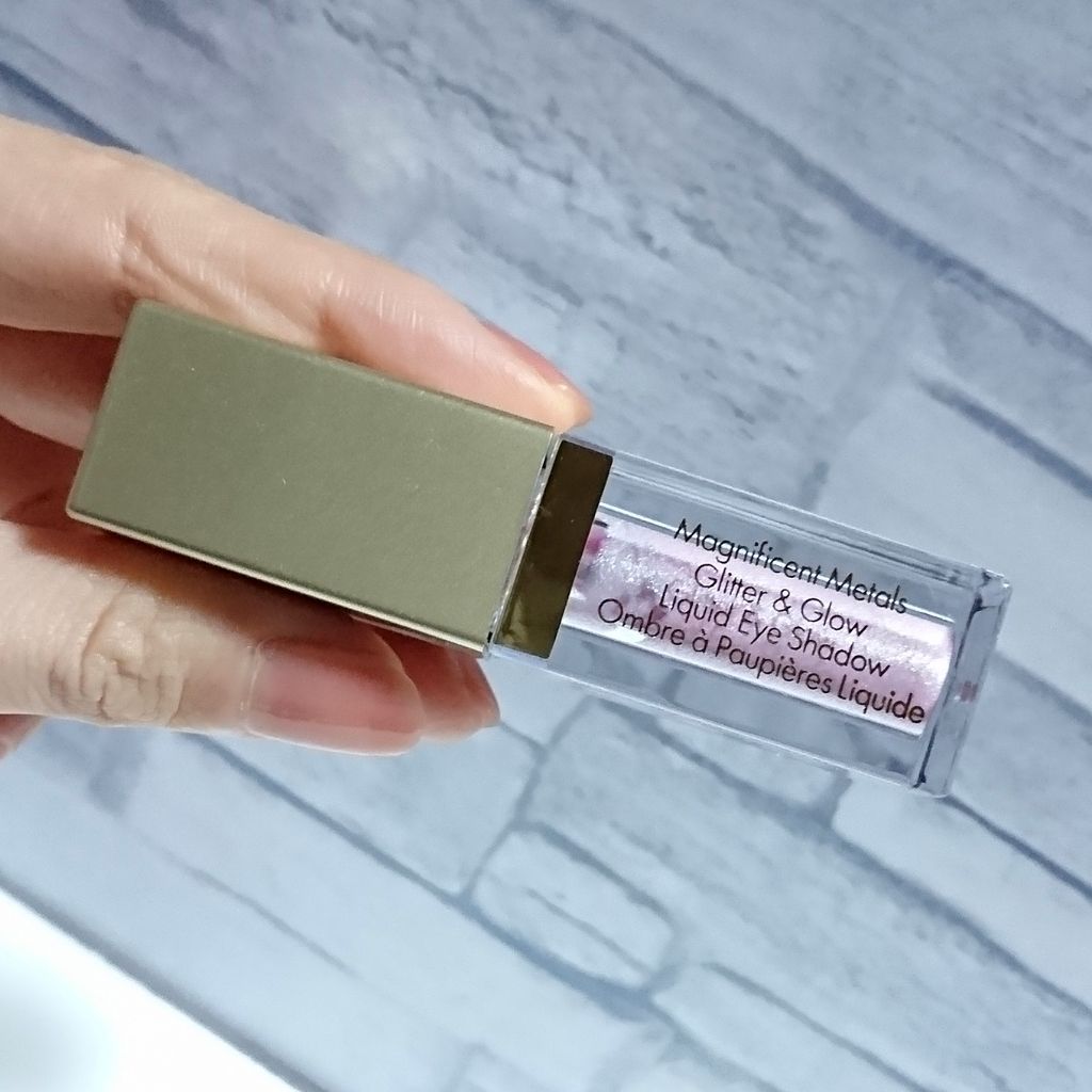 グリッター&グロウ リキッドアイシャドウ/stila/グリッターを使ったクチコミ（2枚目）