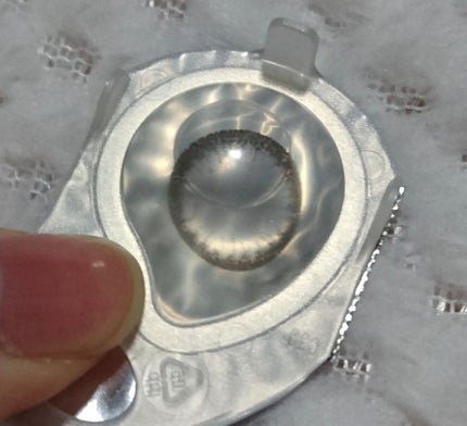 アルコン イルミネートのクチコミ「イルミネート フレッシュルックデイリーズ リッチブラウン
暗めのブラウンのサークル状のレンズ
.....」(2枚目)