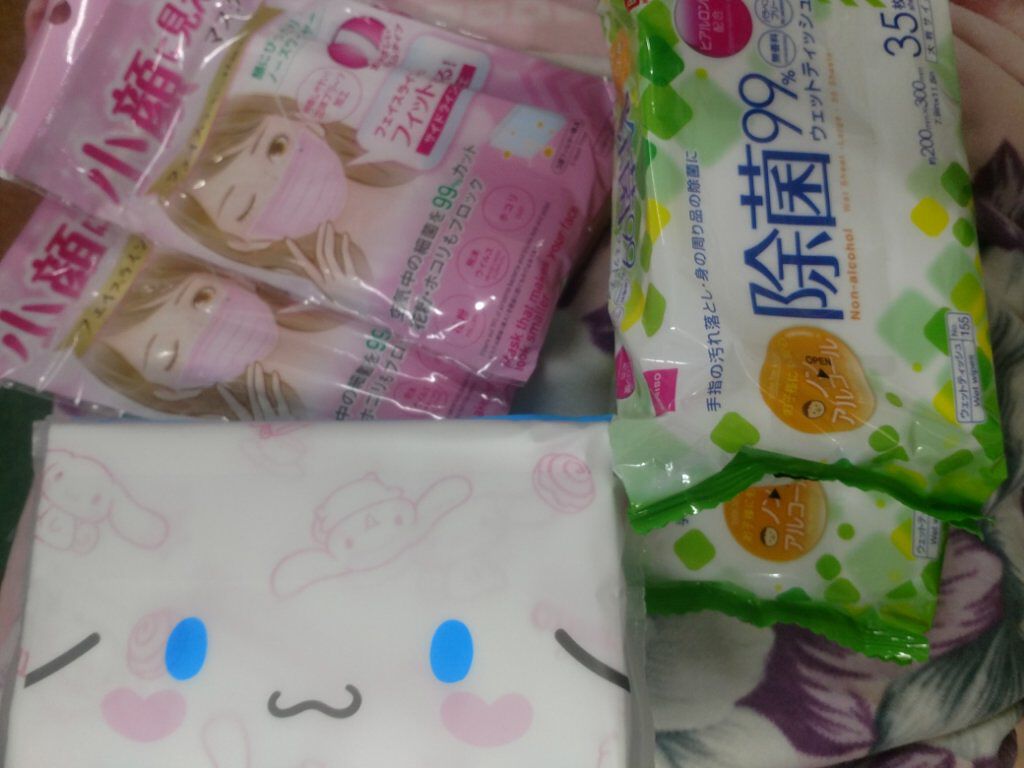 DAISO 除菌ウェットティッシュのクチコミ「DAISO購入品！

〜DAISO〜
★ティッシュ　シナモンロール
★小顔に見えるマスク
★除.....」（1枚目）