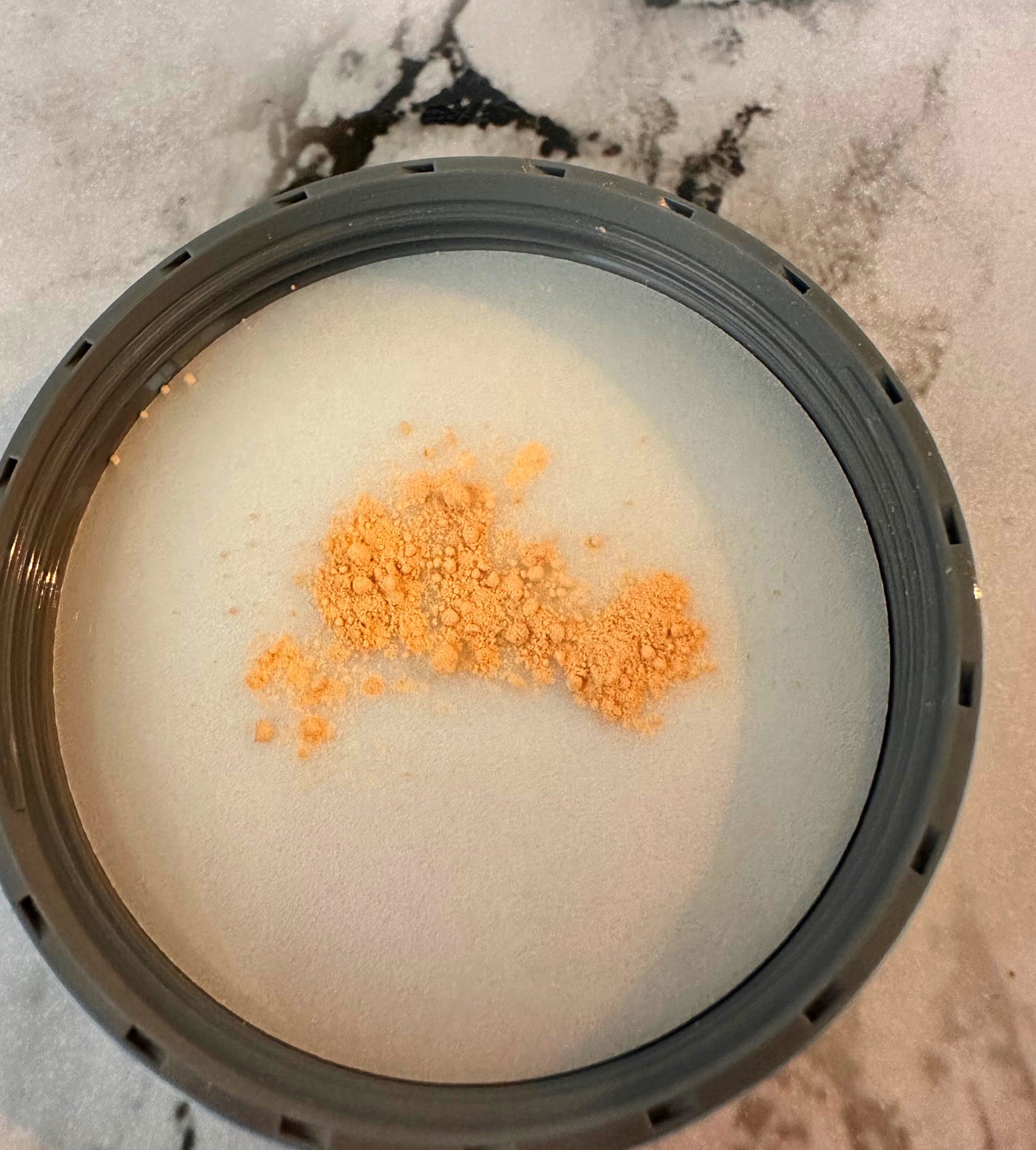 フィニッシングUVパウダー クール/チャコット・コスメティクス/ルースパウダーを使ったクチコミ(3枚目)