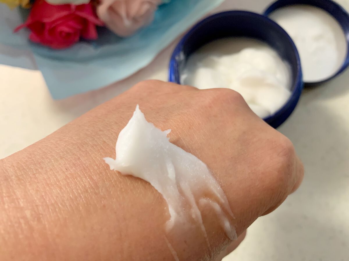 ニベア ロイヤルブルーボディクリーム うるおい密封ケア/ニベア/ボディクリームを使ったクチコミ(2枚目)