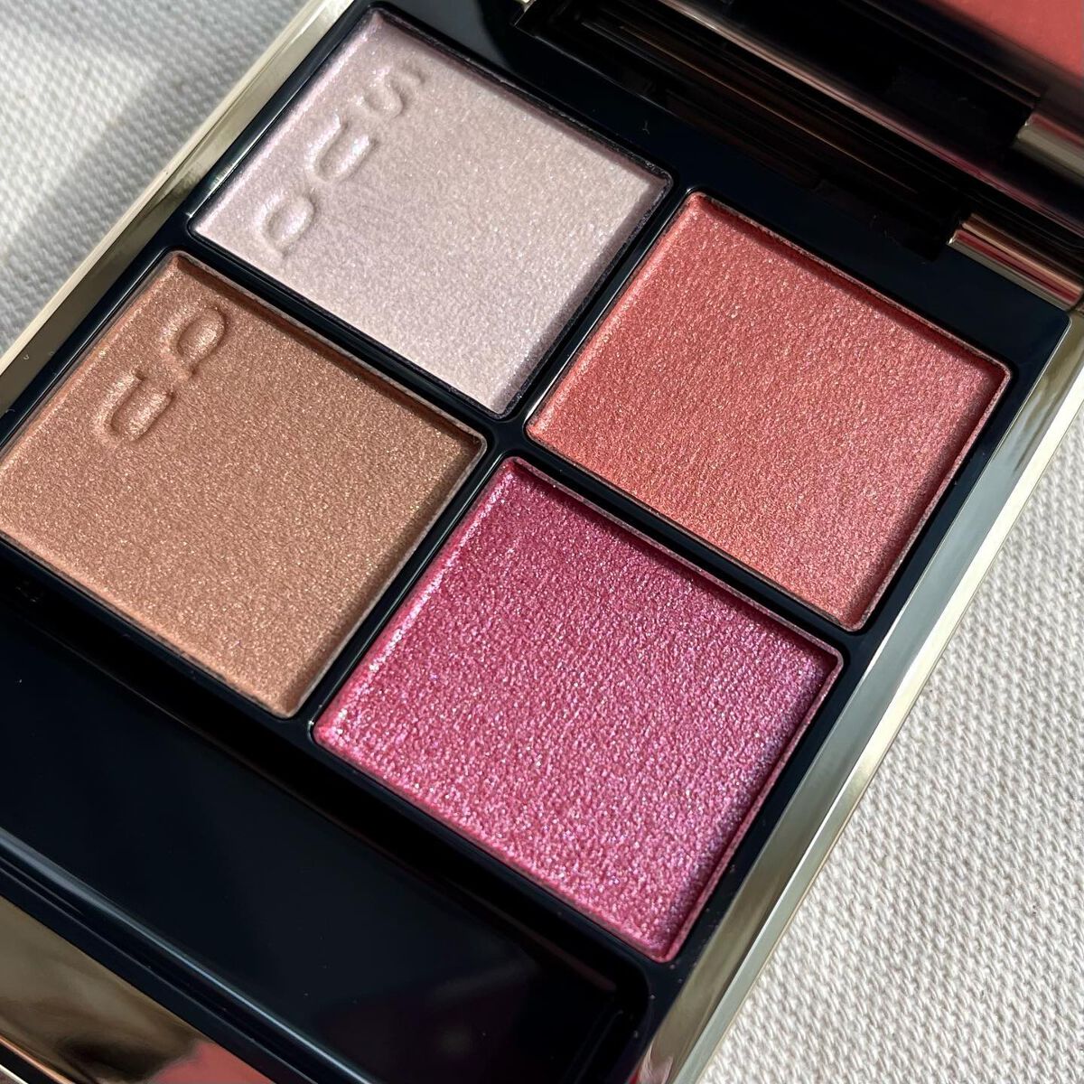 シグニチャー カラー アイズ 120 冬薔薇 -FUYUSOUBI/SUQQU/アイシャドウパレットを使ったクチコミ（3枚目）