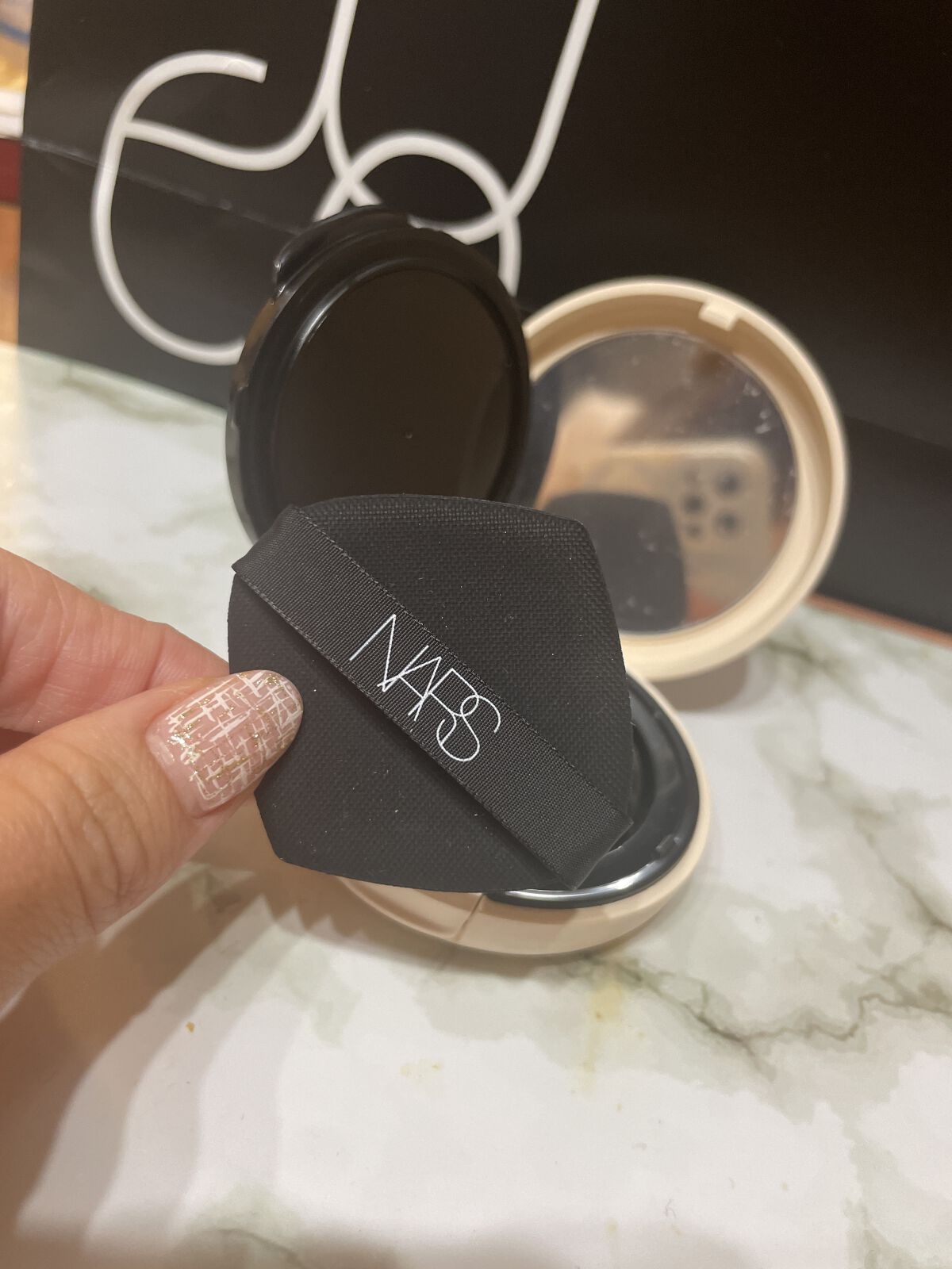 ピュアラディアントプロテクション アクアティックグロー クッションファンデーション SPF50+／PA+++ 00507/NARS/クッションファンデーションを使ったクチコミ（2枚目）