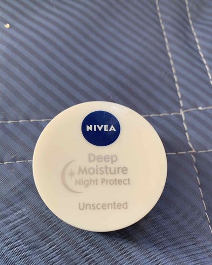 NIVEA(海外) リップバターのクチコミ「保湿と言ったらニベアだなあ
リップも裏切らない
濃厚さで朝までしっかりカバー
重くない蓋をして.....」(1枚目)