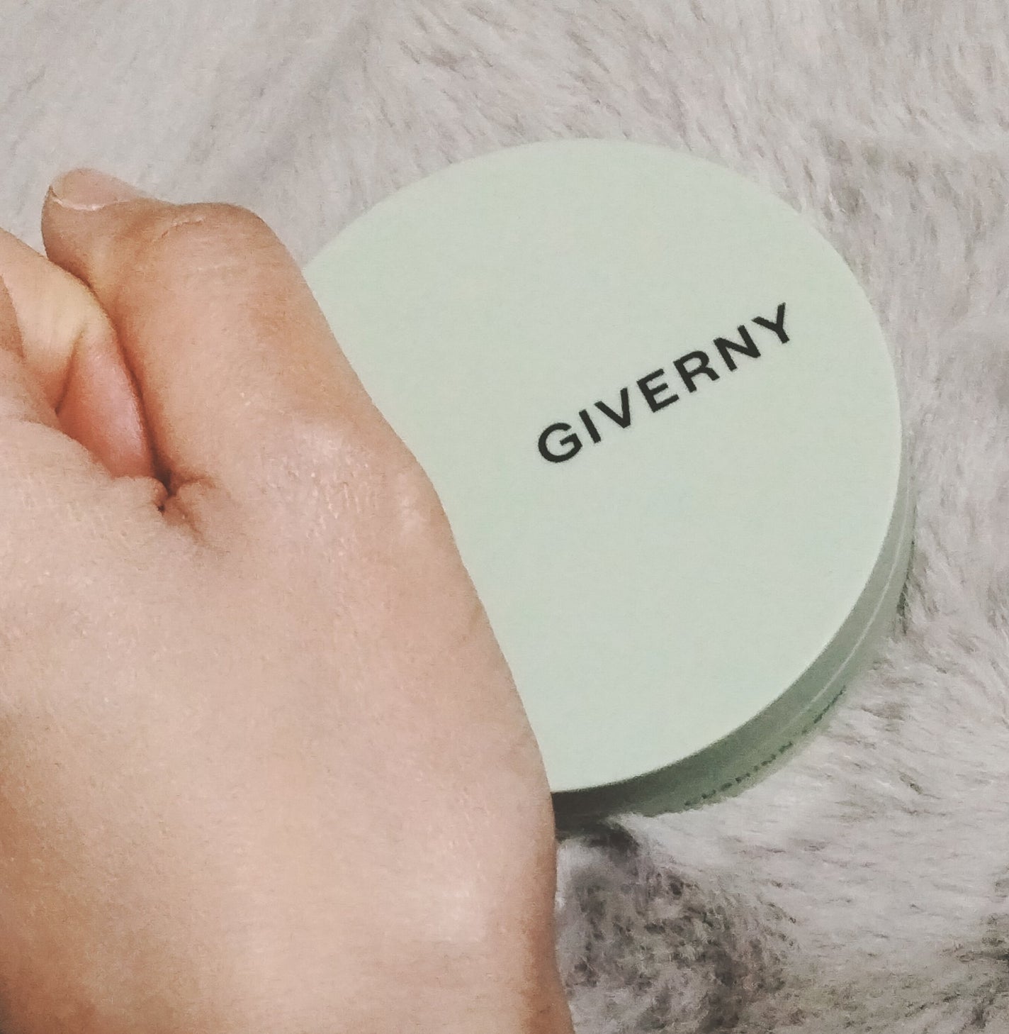 ricechan0317 on LIPS 「#PR#GIVERNYパッケージが、シンプルでひと目見て気に入..」(1枚目)