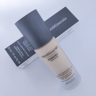 bareMinerals ベアプロ 24HR リキッド ファンデーションのクチコミ「私は人気色の「フェア15 ニュートラル」を使っています。
色味を選ぶにあたって、カウンターでタ.....」（1枚目）