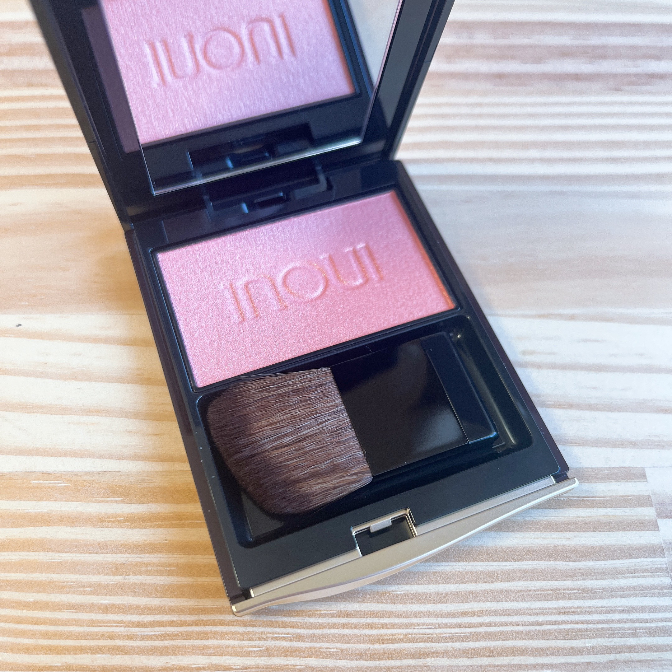 インウイ チーク 02 ナチュラルレッド/INOUI/パウダーチークを使ったクチコミ（3枚目）