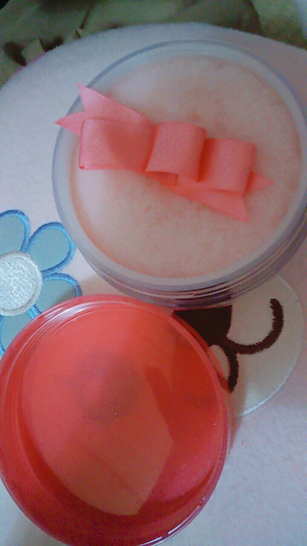 ボディパフパウダーN プリズムパール(サラ スウィートローズの香り)/SALA/ボディパウダーを使ったクチコミ(2枚目)