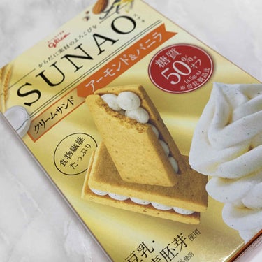 グリコ SUNAO クリームサンド アーモンド＆バニラのクチコミ「✔ グリコ SUNAO 
       クリームサンド アーモンド＆バニラ

糖質50%オフの.....」（1枚目）