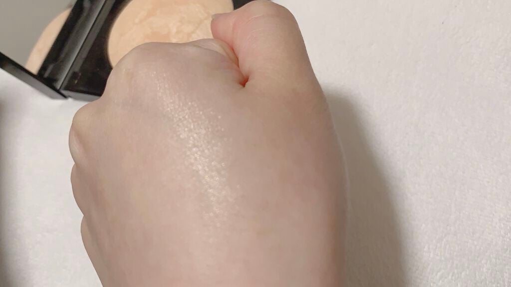 マットラディアンス ベイクドパウダー ハイライト01/ローラ メルシエ/パウダーハイライトを使ったクチコミ(3枚目)