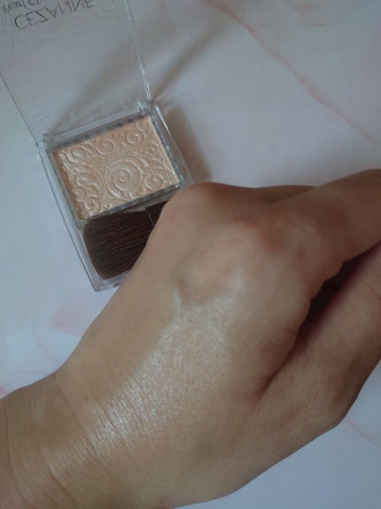 パールグロウハイライト/CEZANNE/パウダーハイライトを使ったクチコミ(3枚目)