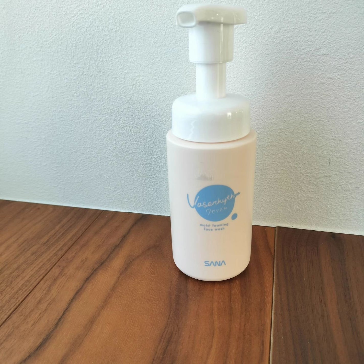 chohoho_s on LIPS 「ワセリズム モイスト泡洗顔忙しい朝にもってこいの泡洗顔。プッシ..」(1枚目)