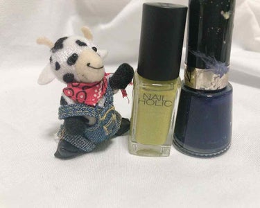 ▶︎REVLON ネイルエナメル [490 URBAN]
▶︎nail holic [GR 707]

ライムカラー×濃紺
ネイルホリックのこのライムグリーンは完全に一目惚れでした！かわいい色〜

レブロンのネイルエナメルシリーズは蓋に名前がついててかわいいですよね。探しやすいし。

#セルフネイル
#夏メイク の画像 その1