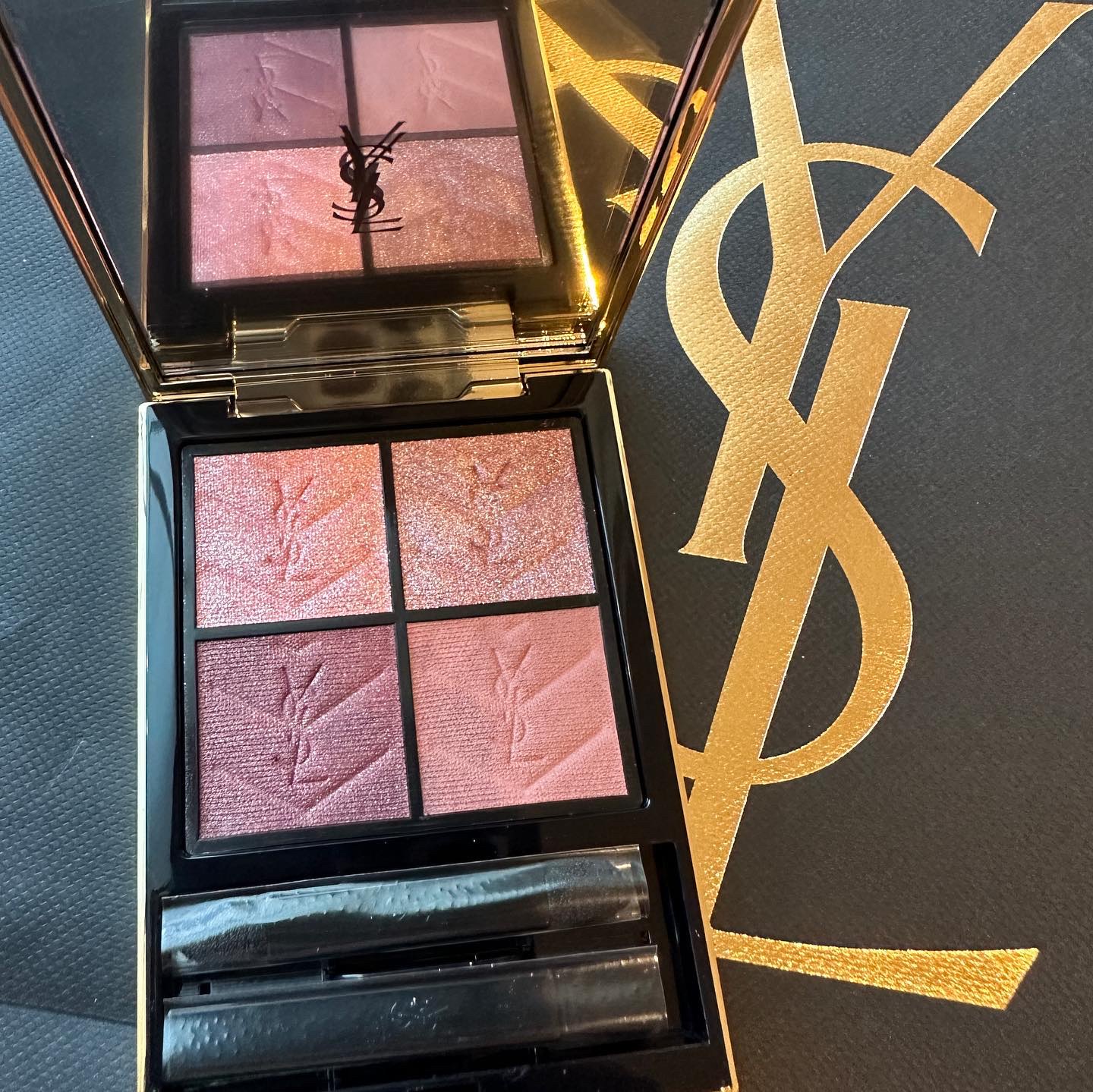 Human Clutch アイシャドウパレット ピンク