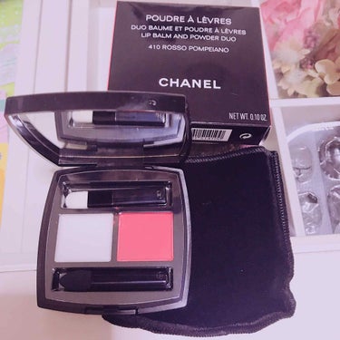 【CHANEL プードュル ア レーヴル】

こちら少し前に購入したCHANELの限定のパウダータイプのリップです💄色は410番です💕

左の白いほうがバームでそれを先に唇に塗り、その上から右の赤いパウ