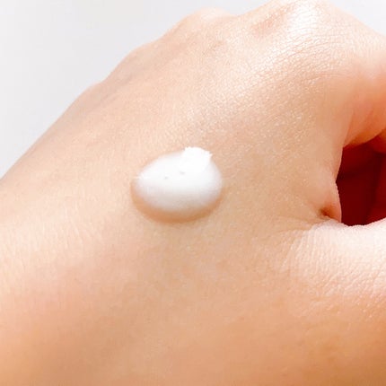 yuna** on LIPS 「夜寝る前に塗るだけ/乾燥によるくすみやシミ悩みにアプローチする..」(4枚目)