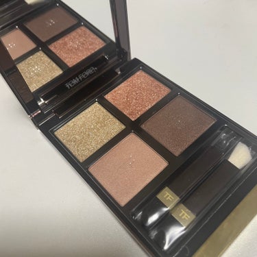 TOM FORD BEAUTY
アイ カラー クォード01ゴールデン ミンク

人生初トム様は
アイ カラー クォード01ゴールデン ミンクでしたっ

買ってから2年ほど経つけど
やはり左上のくすみピン