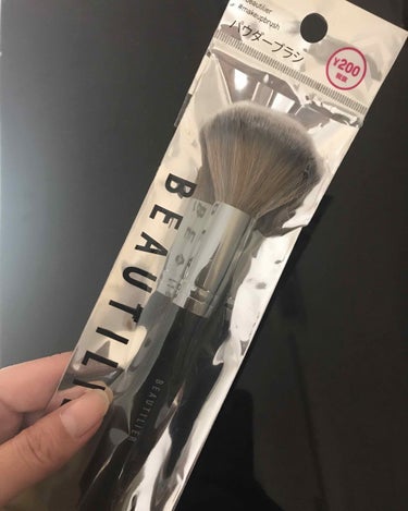 DAISO BEAUTILIER メイクブラシのクチコミ「ダイソーでBEAUTILIERというフェイスブラシ
発見🤩迷う暇なく即ゲットしたよね笑
今まで.....」（1枚目）