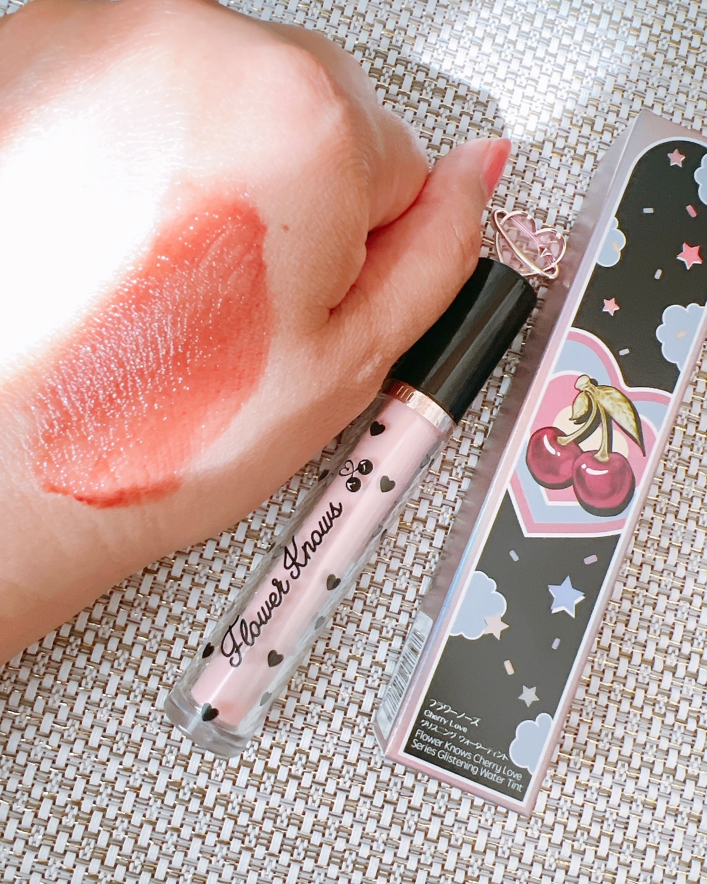 グリスニングウォータリングティント/FlowerKnows/リップティントを使ったクチコミ（3枚目）