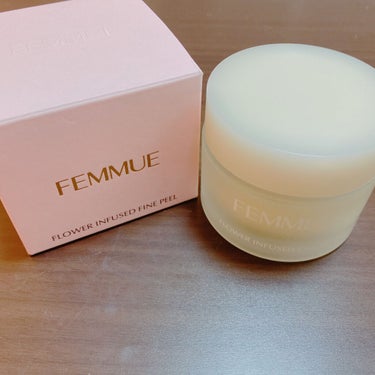 FEMMUE
フラワーインフューズド ファインピール


柔らかいジェルみたいな、ムースみたいな
軽い使い心地。
少しだけ、つぶつぶ入り。



洗い上がりは滑らか、柔らか肌に。
痛くないし、
サボンみ