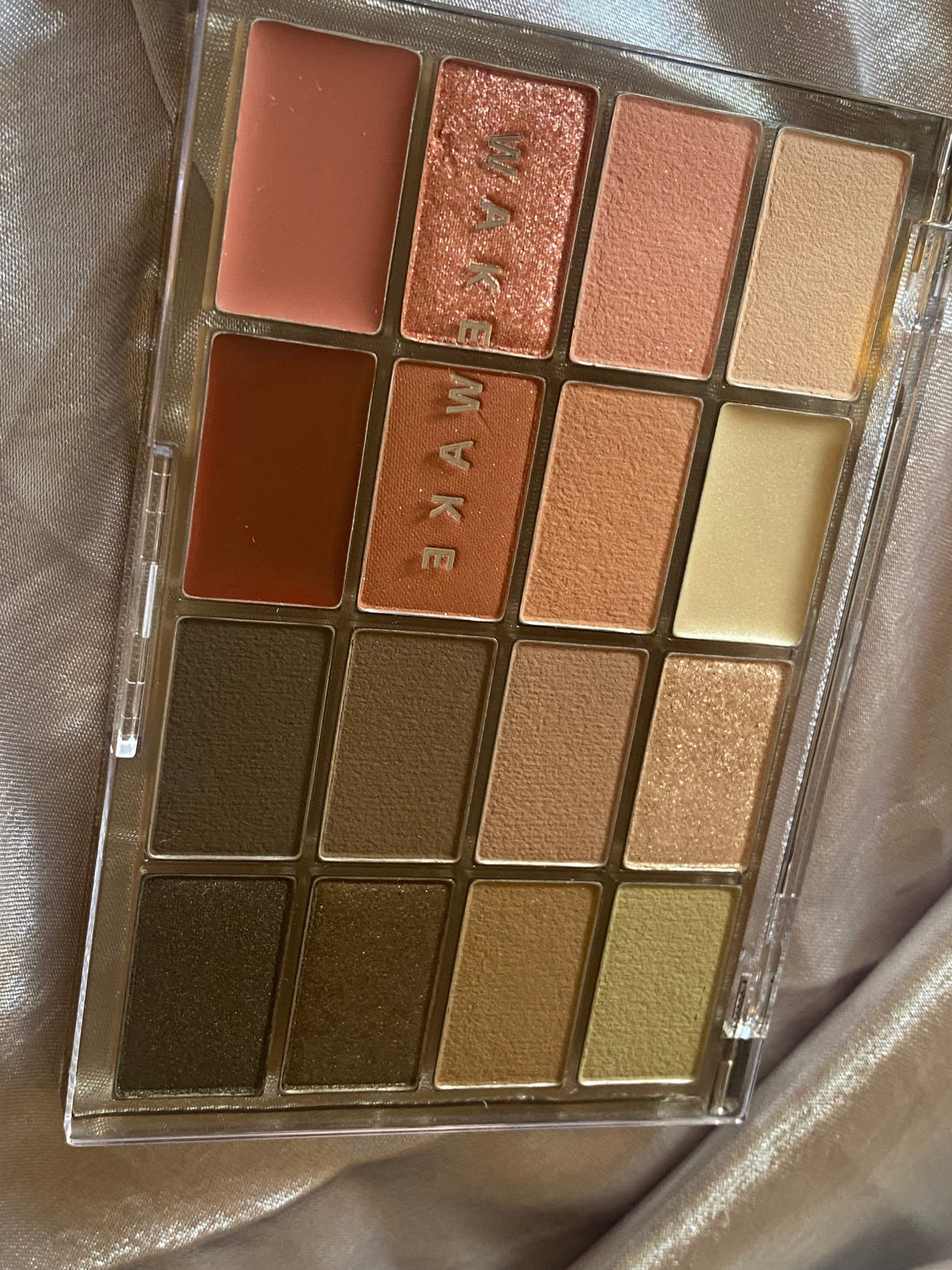 ソフトブラーリングアイパレット/wakemake/アイシャドウパレットを使ったクチコミ(1枚目)