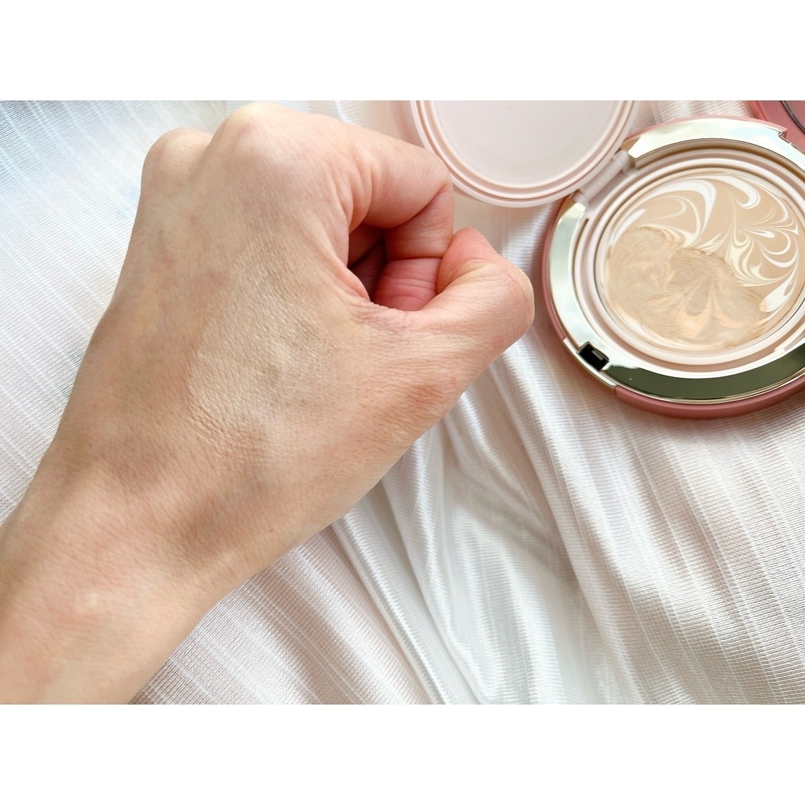 ヴェールヌーディ エッセンスパクトグロウ/AGE20’s/クリーム・エマルジョンファンデーションを使ったクチコミ(5枚目)