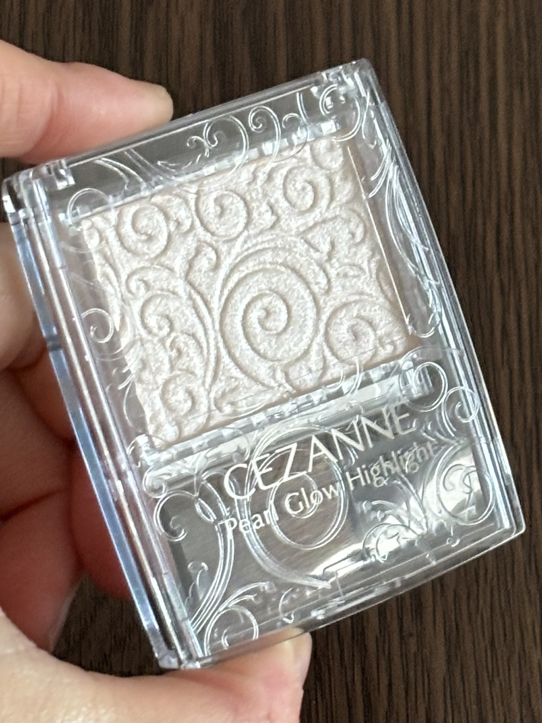 パールグロウハイライト/CEZANNE/パウダーハイライトを使ったクチコミ（2枚目）