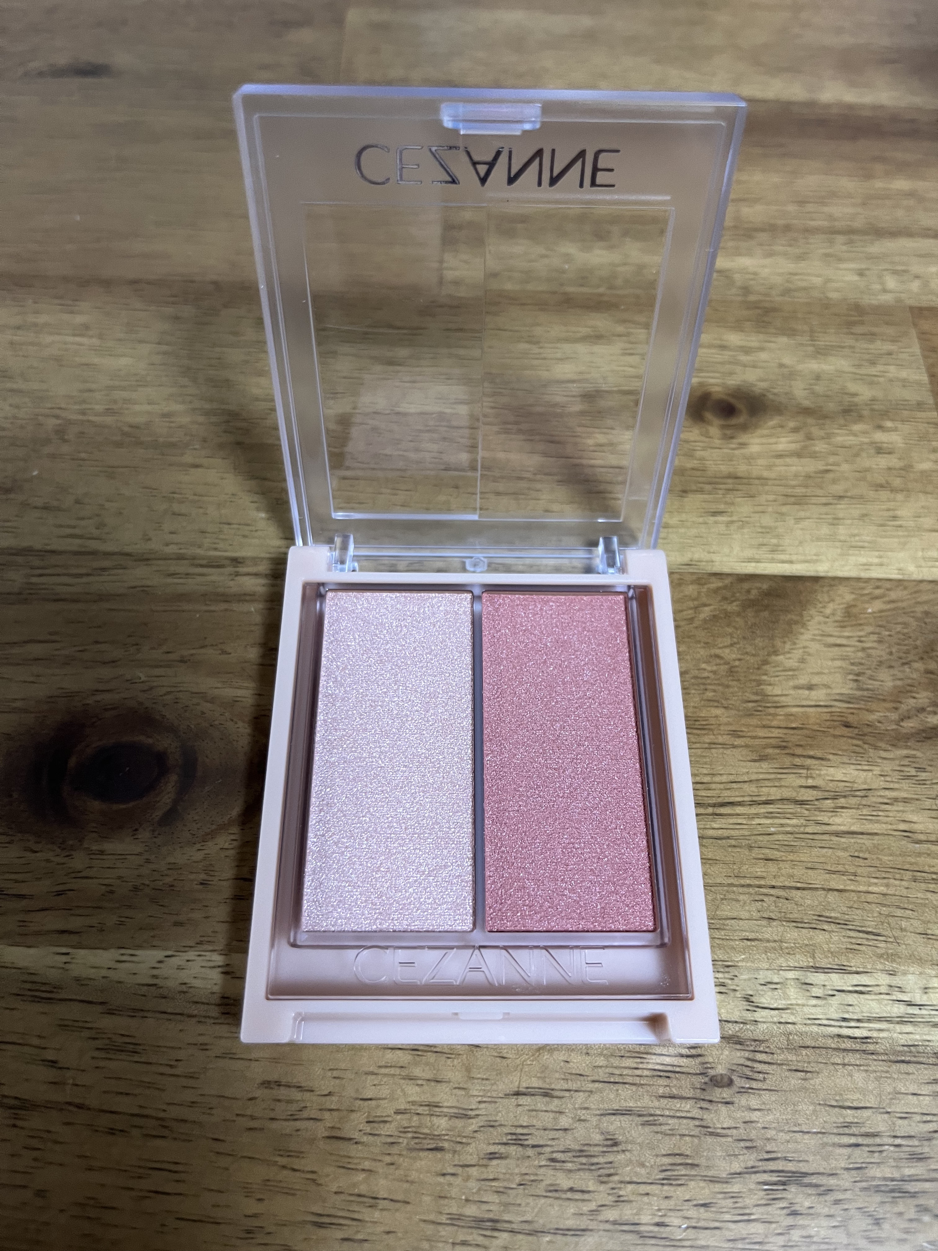 CEZANNE フェイスグロウカラーのクチコミ「 めちゃくちゃ可愛いです！！

ぎらんぎらんになりすぎない、自然な艶感で最高に可愛いラメ👍🏻
.....」（3枚目）