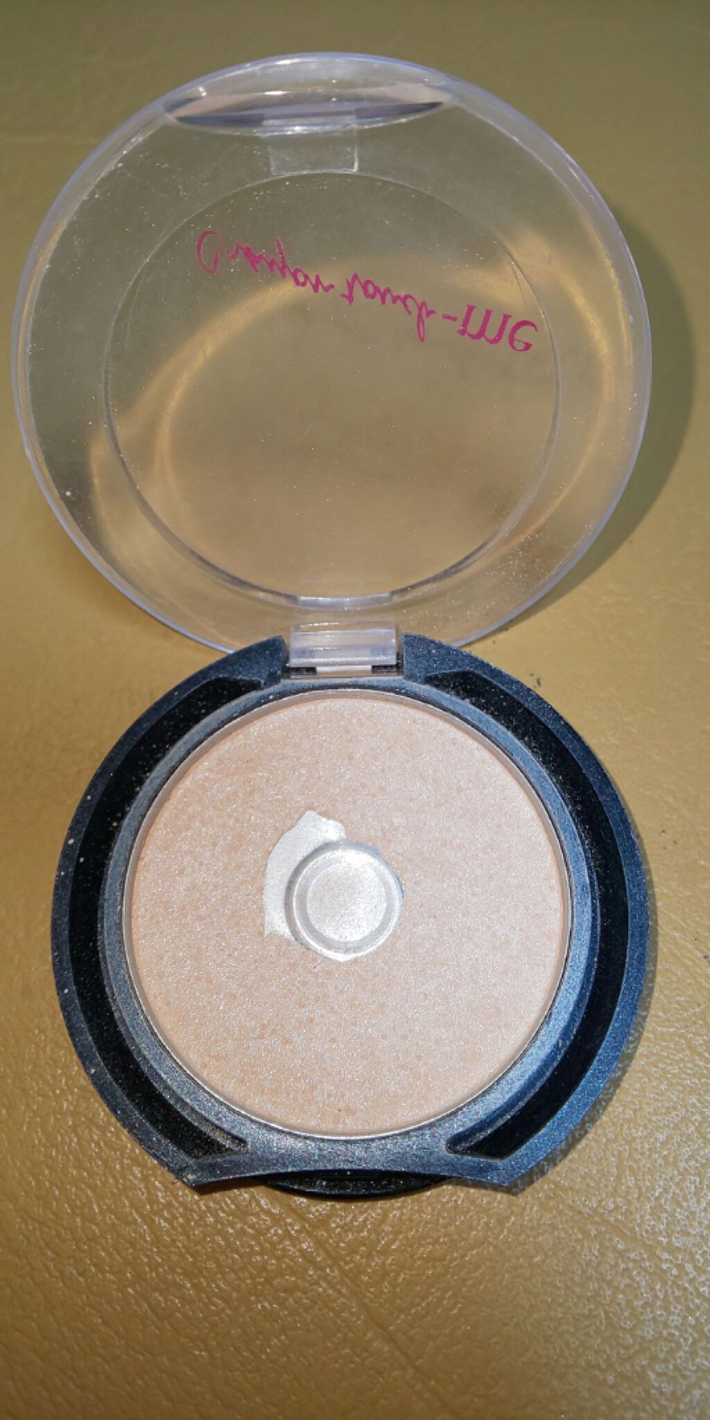 カラーフィニッシュパウダー/crayontouch-me/プレストパウダーを使ったクチコミ(1枚目)