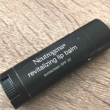 Neutrogena
revitalizing lip balm 
Fresh Plum60 4.2g
sunscreen SPF20
ハワイのドラッグストアで購入

大好きニュートロジーナ様。
ハンド