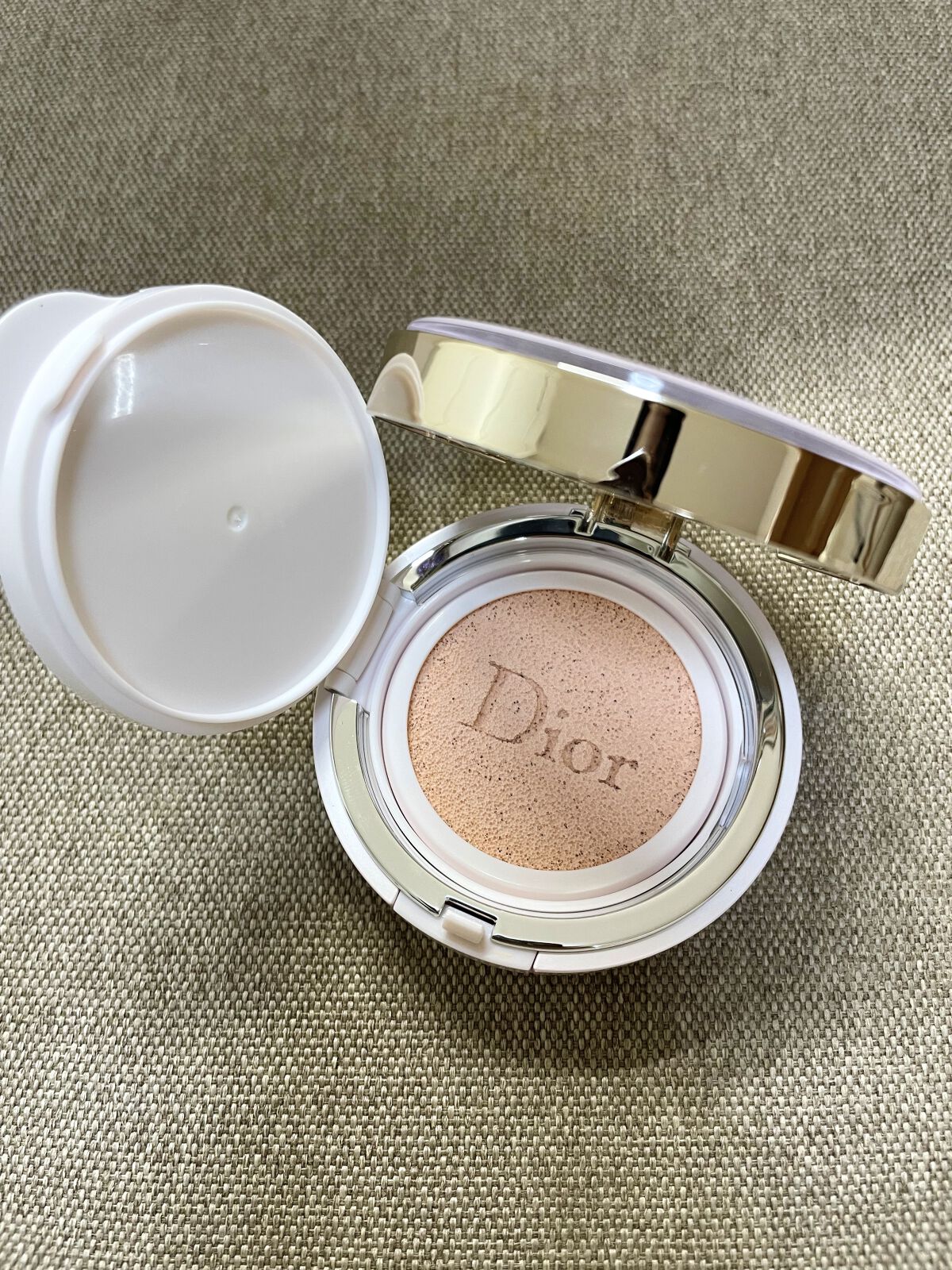 カプチュール ドリームスキン モイスト クッション SPF50 /PA+++ /Dior/クッションファンデーションを使ったクチコミ（2枚目）